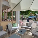 Garden - Parking Included 3*