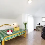 Garden - Parking Included Hotel