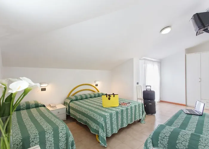 Garden - Parking Included Otel 3*