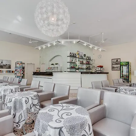 Отель Garden 3*