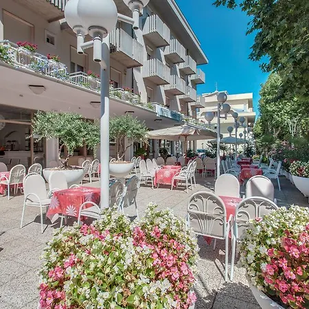 מלון Garden - Parking Included 3*